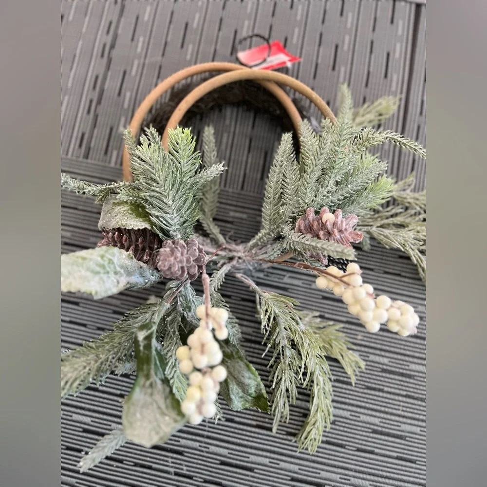 Ashland Snowy Pine 8in Wreath with White Berry